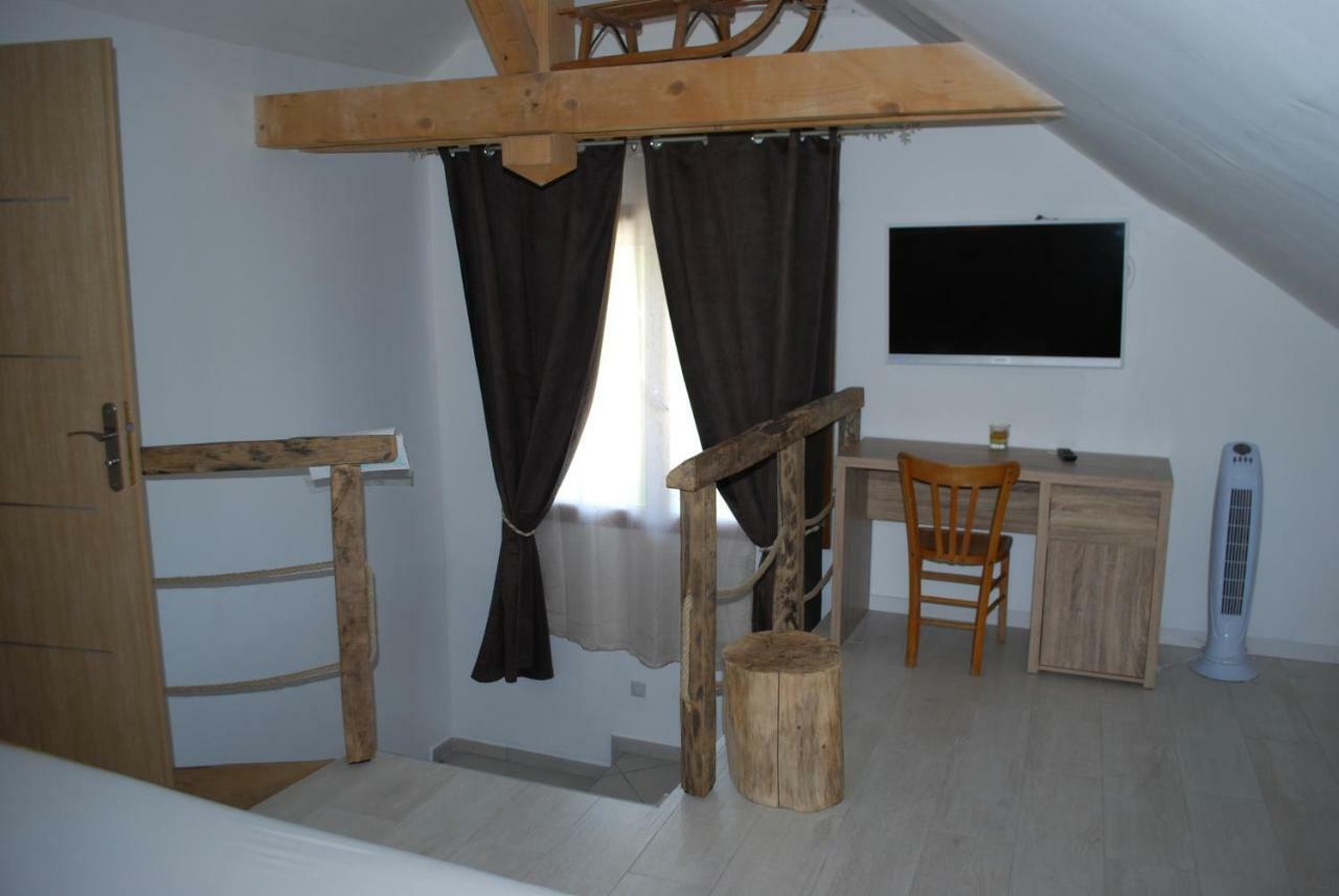 La Ferme De Coron Bed & Breakfast Belley Dış mekan fotoğraf